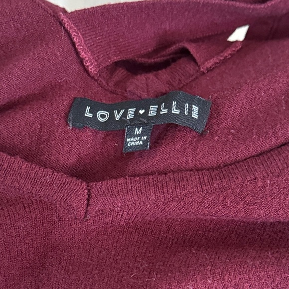 Love Ellie Elegant Maroon V-Neck Sweater with Crisscross Back medium - Picture 11 of 12
